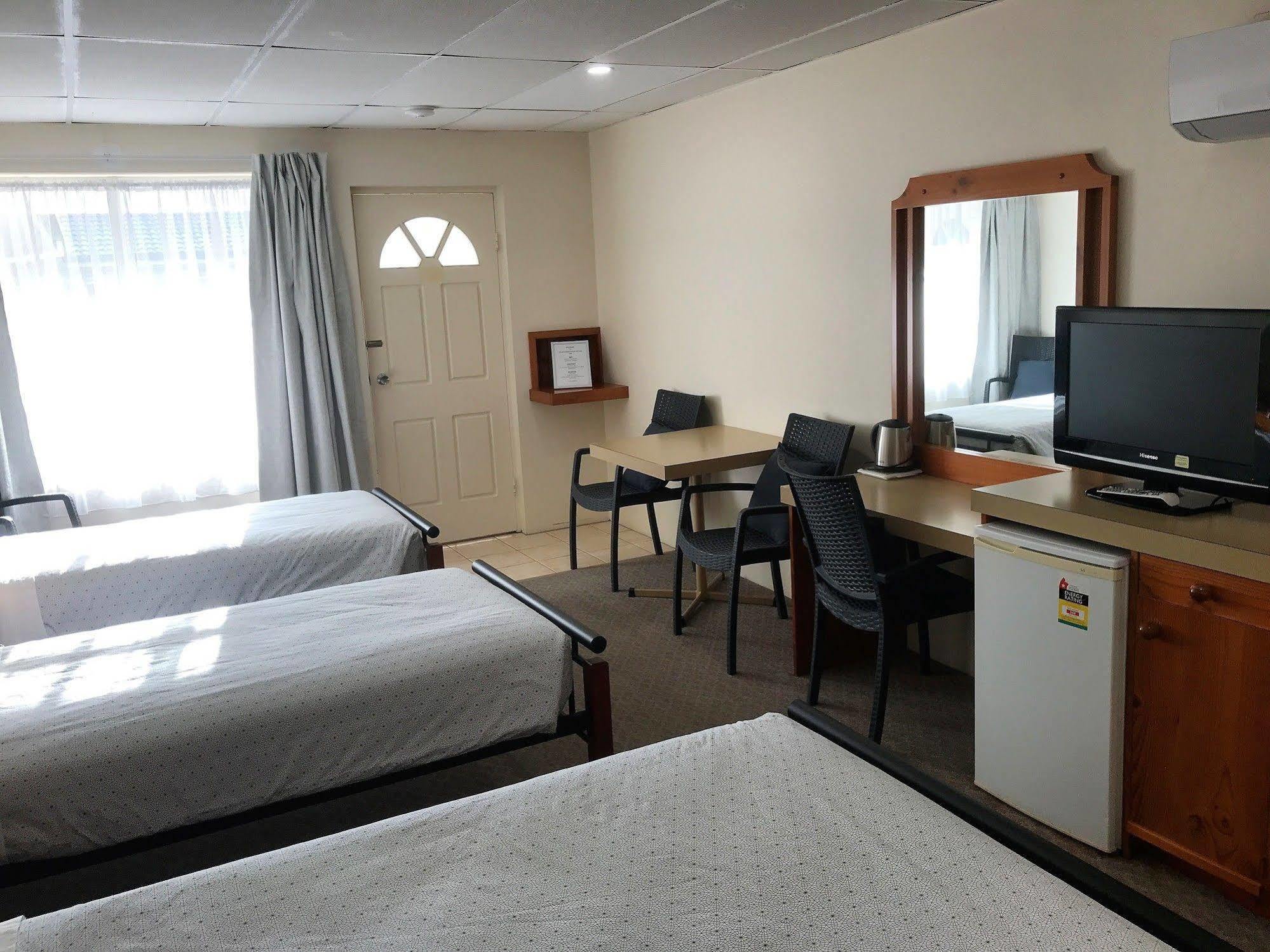 Motel Cooks Endeavour Motor Inn 3*