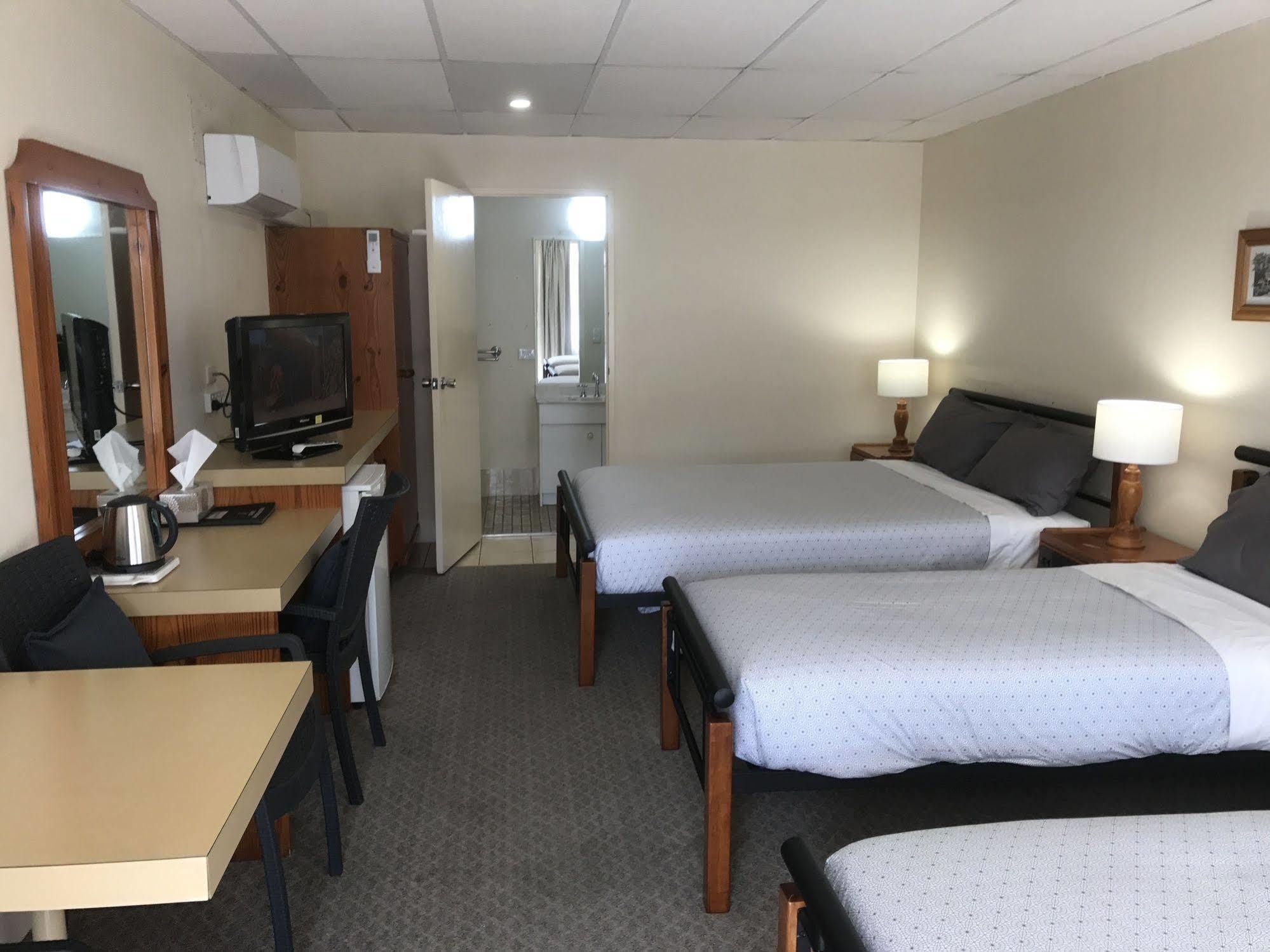 Cooks Endeavour Motor Inn Motel